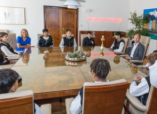 Bürgermeister Johannes Anzengruber und Vizebürgermeisterin Elisabeth Mayr begrüßten das Siegerteam im Rathaus und gratulierten persönlich zum österreichischen Meistertitel.