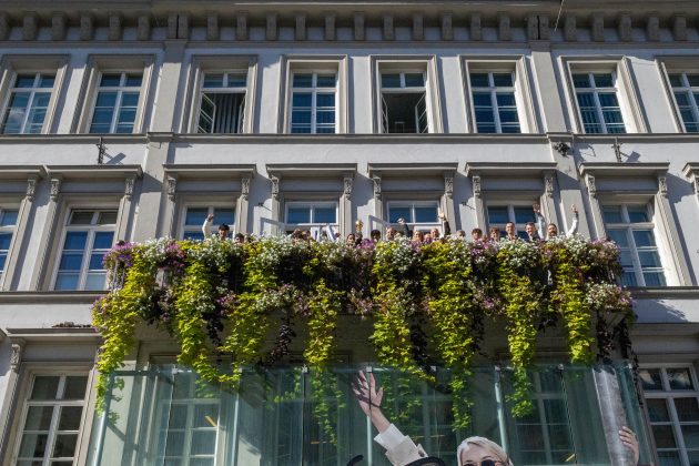 Ein Jubelfoto auf dem Balkon des Innsbrucker Rathauses durfte natürlich nicht fehlen. © M. Freinhofer